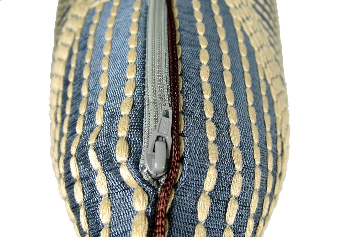 The PierreFrey Orfeo ピエールフレイ オルフェオ 刺繍シルク混 クッション 50×33cm 中材付 - HOUSE OF JAPAN Shop