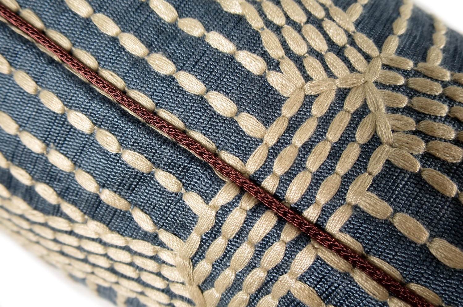 The PierreFrey Orfeo ピエールフレイ オルフェオ 刺繍シルク混 クッション 50×33cm 中材付 - HOUSE OF JAPAN Shop