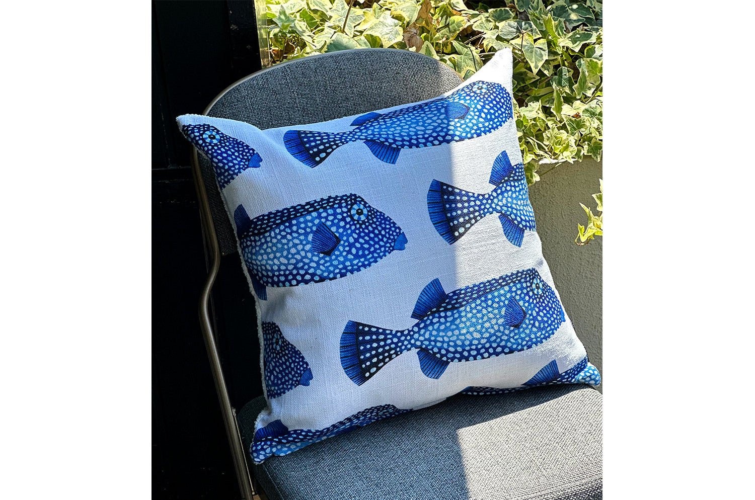 The POISSONS COFFRE フレンチリネン混 〔ハコフグ達〕クッションカバー 40×40cm - HOUSE OF JAPAN Shop