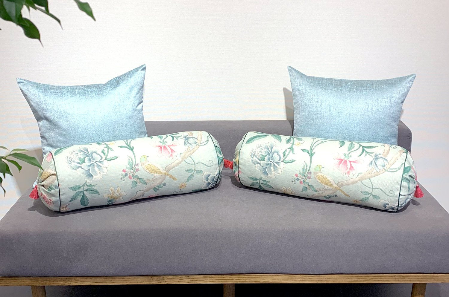 The Porcelain Garden by Sanderson サンダーソン ポーセリンガーデン ボルスタークッション 50×19cmΦ - HOUSE OF JAPAN Shop