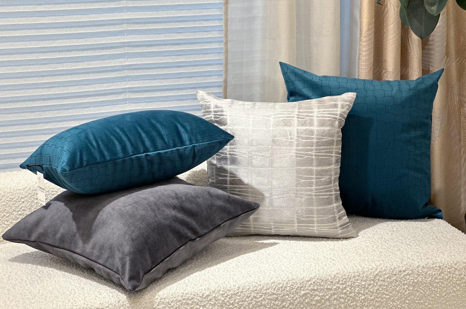 The PrintedVelvet プリントベルベット クッションカバー (Coal) 50×50cm - HOUSE OF JAPAN Shop