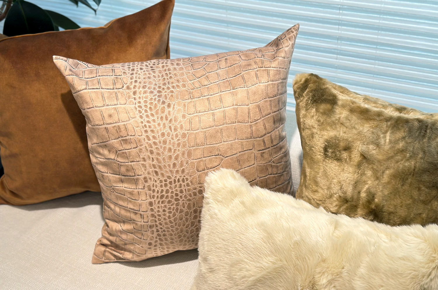 The PrintedVelvet プリントベルベット クッションカバー (Ochre) 50×50cm - HOUSE OF JAPAN Shop