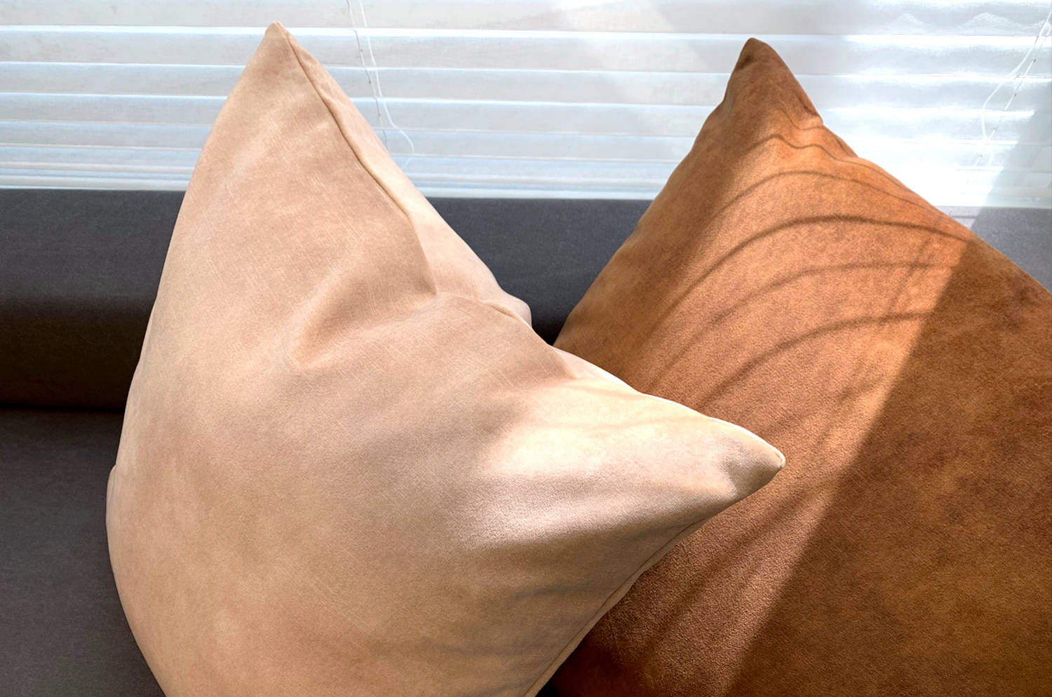 The PrintedVelvet プリントベルベット クッションカバー (Ochre) 50×50cm - HOUSE OF JAPAN Shop