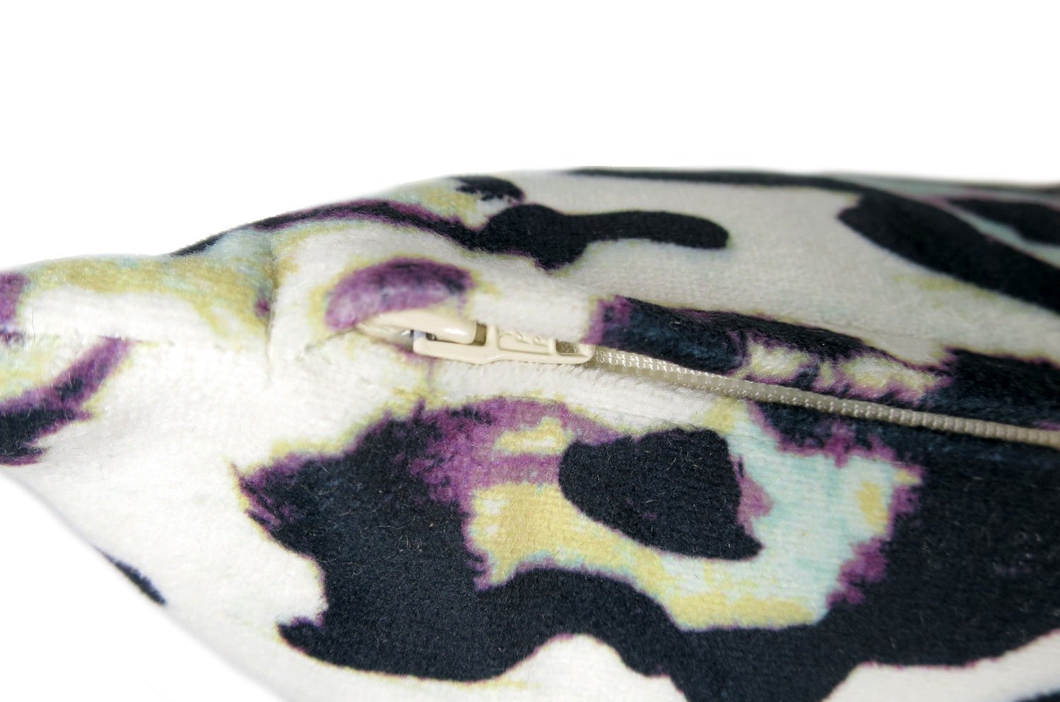 The Purple Leopard スペイン製起毛スエードタッチ パープルレオパード柄クッション 50×30cm 中材付 - HOUSE OF JAPAN Shop