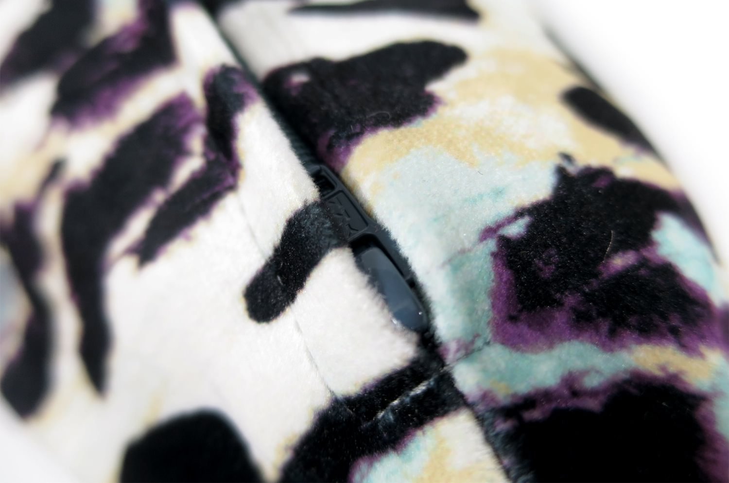 The Purple Leopard スペイン製起毛スエードタッチ パープルレオパード柄クッションカバー 50×50cm - HOUSE OF JAPAN Shop