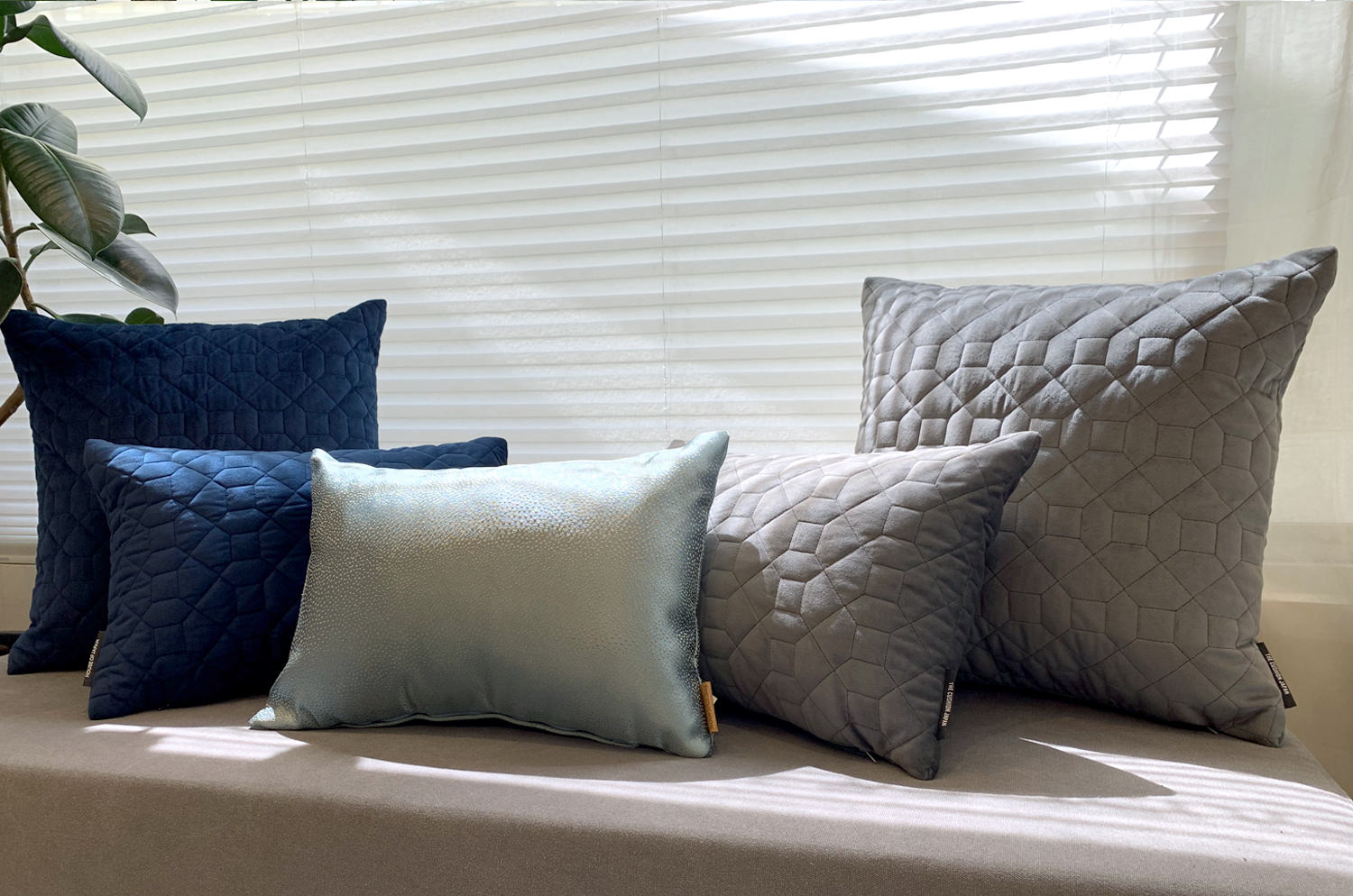 The Quilted シルクタッチ幾何学キルト クッションカバー Atlantic 45×45cm - HOUSE OF JAPAN Shop