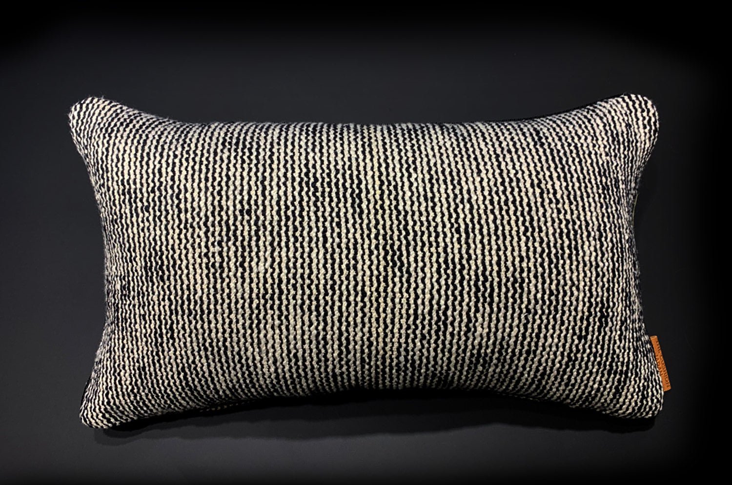 The RAGUSA アルマーニカーザ ラグーザ クッション(ブラックアイボリー) 45×29cm 中材付 - HOUSE OF JAPAN Shop