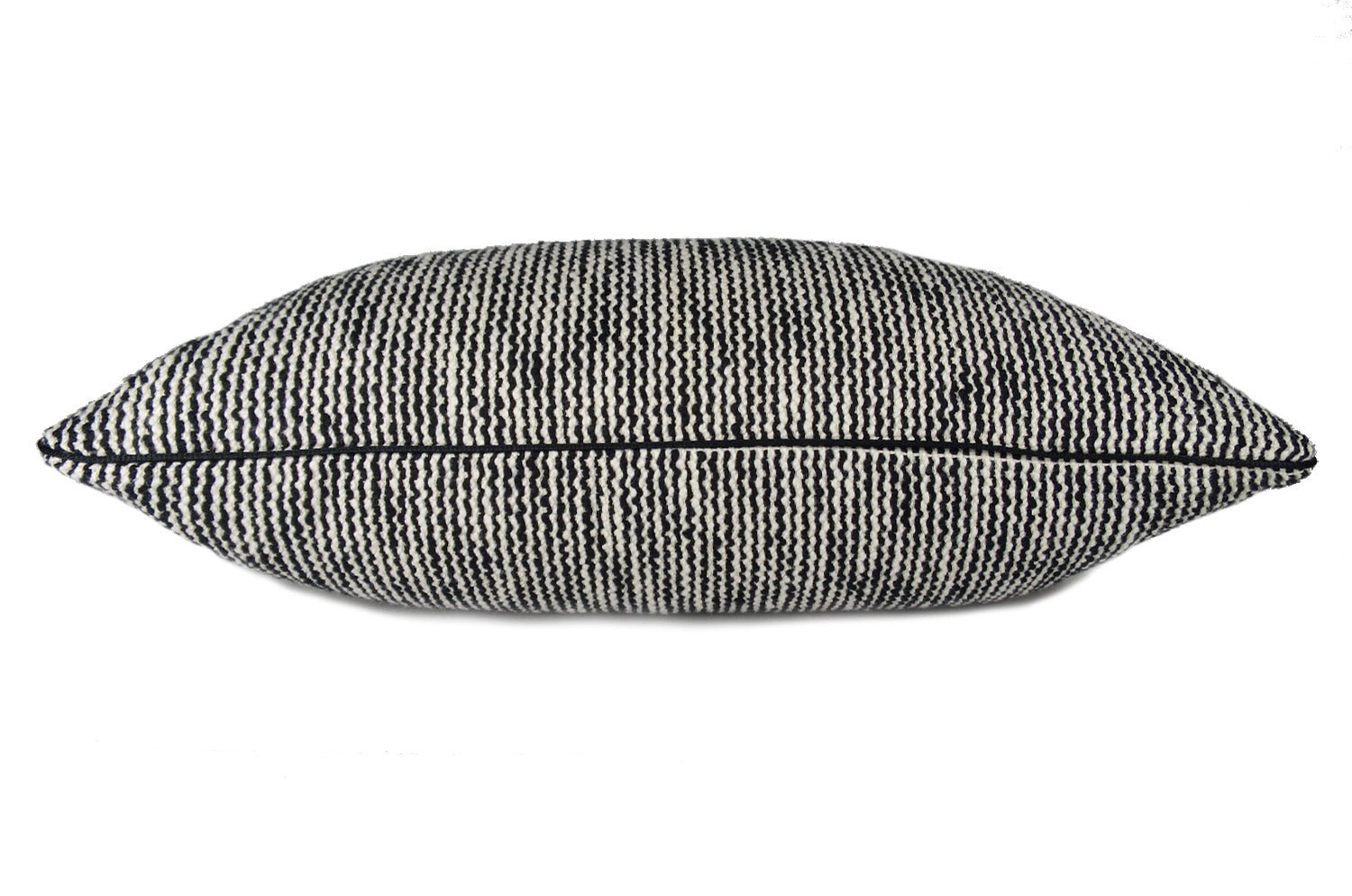 The RAGUSA アルマーニカーザ ラグーザ クッション(ブラックアイボリー) 45×29cm 中材付 - HOUSE OF JAPAN Shop