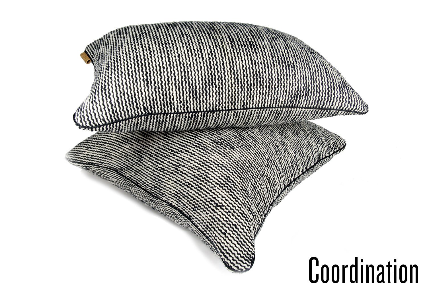 The RAGUSA アルマーニカーザ ラグーザ クッション(ブラックアイボリー) 45×29cm 中材付 - HOUSE OF JAPAN Shop