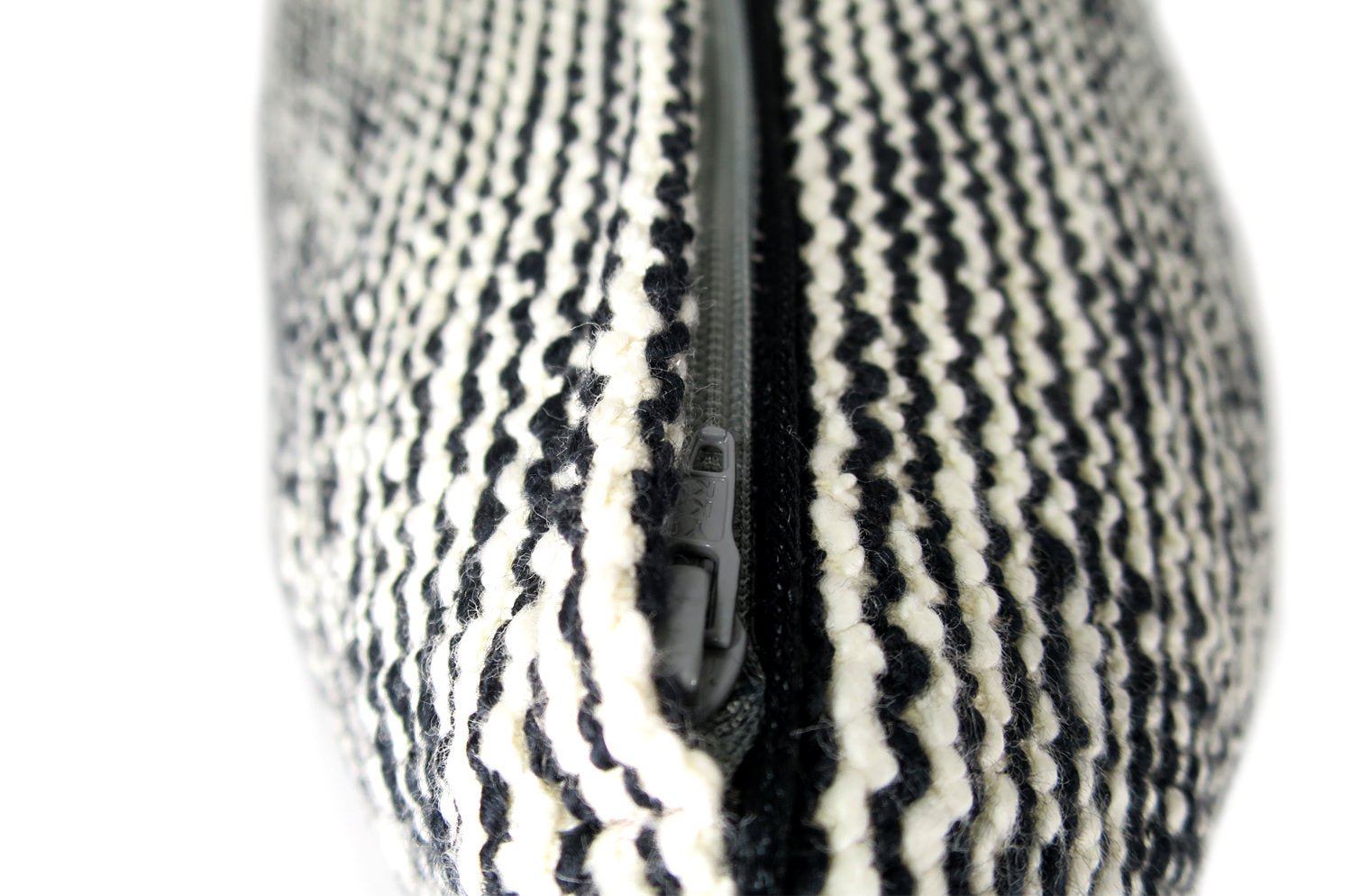 The RAGUSA アルマーニカーザ ラグーザ クッションカバー(ブラックアイボリー) 45×45cm - HOUSE OF JAPAN Shop