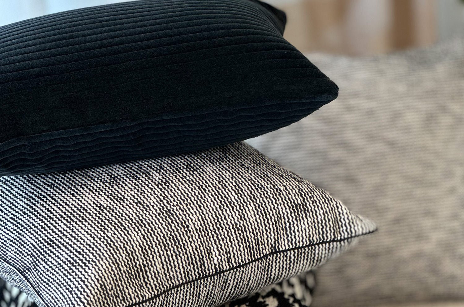 The RAGUSA アルマーニカーザ ラグーザ クッションカバー(ブラックアイボリー) 45×45cm - HOUSE OF JAPAN Shop