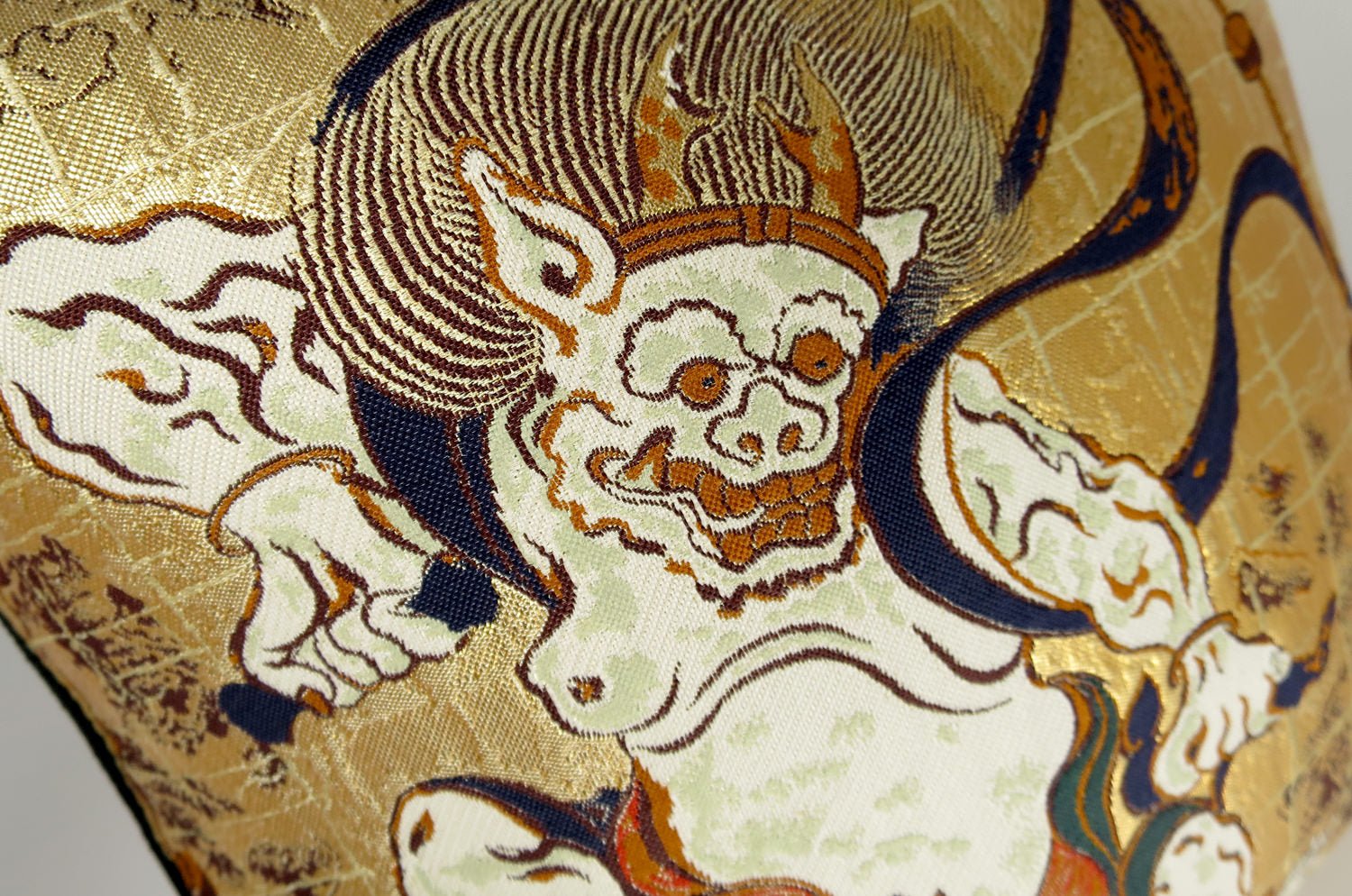 The Raijin 雷神図 西陣織 クッション 32×32cm 中材付 - HOUSE OF JAPAN Shop