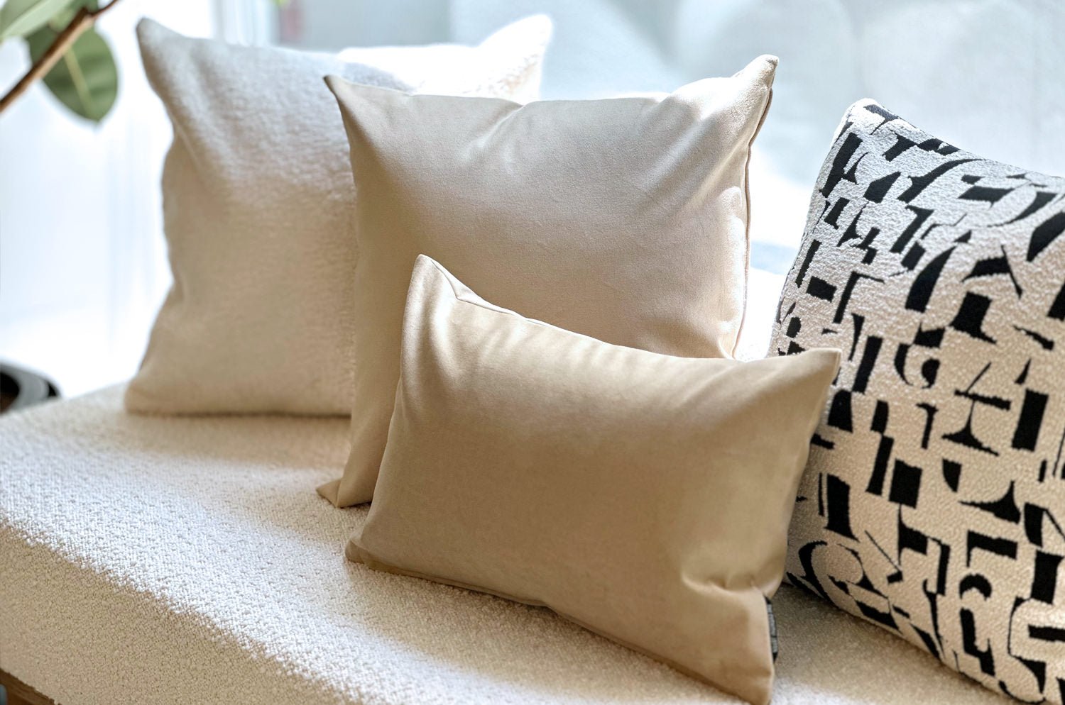 The Rebecca レベッカ なめらか起毛スエード クッション (biscuit beige) 45×30cm 中材付 - HOUSE OF JAPAN Shop