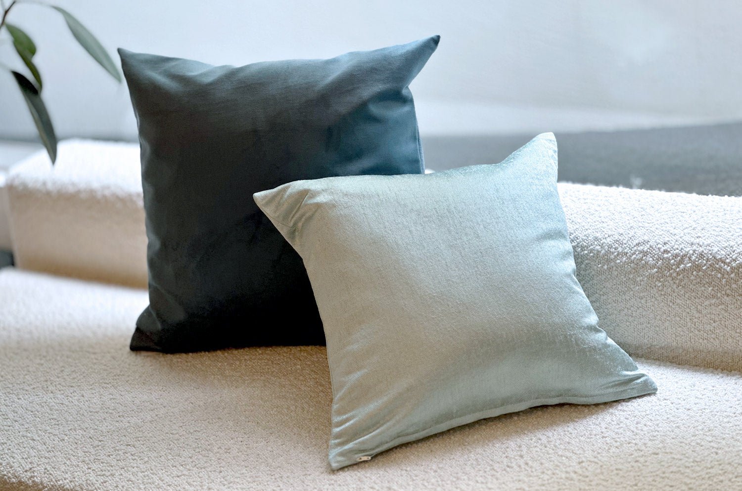 The Rebecca レベッカ なめらか起毛スエード クッションカバー (denim) 45×45cm - HOUSE OF JAPAN Shop