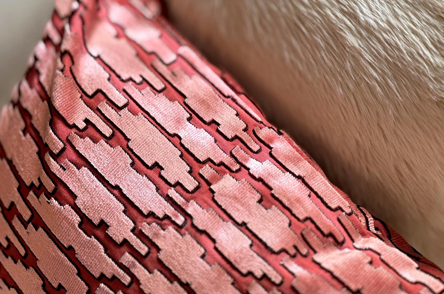 The Rex 至極の手触りエコファー レッキス クッション (ミルクティー ) 45×30cm 中材付 - HOUSE OF JAPAN Shop