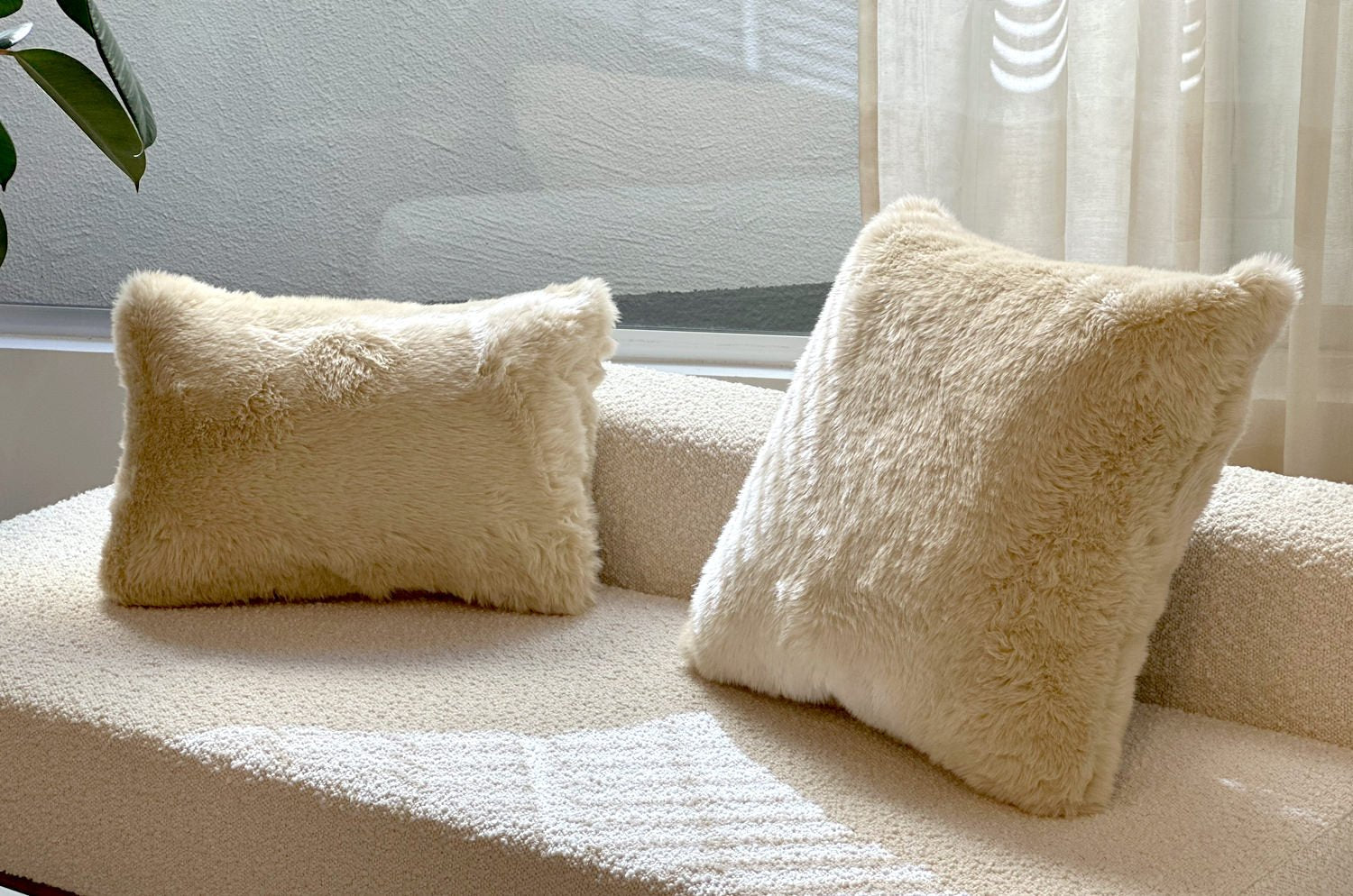 The Rex 至極の手触りエコファー レッキス クッション (ミルクティー ) 45×30cm 中材付 - HOUSE OF JAPAN Shop