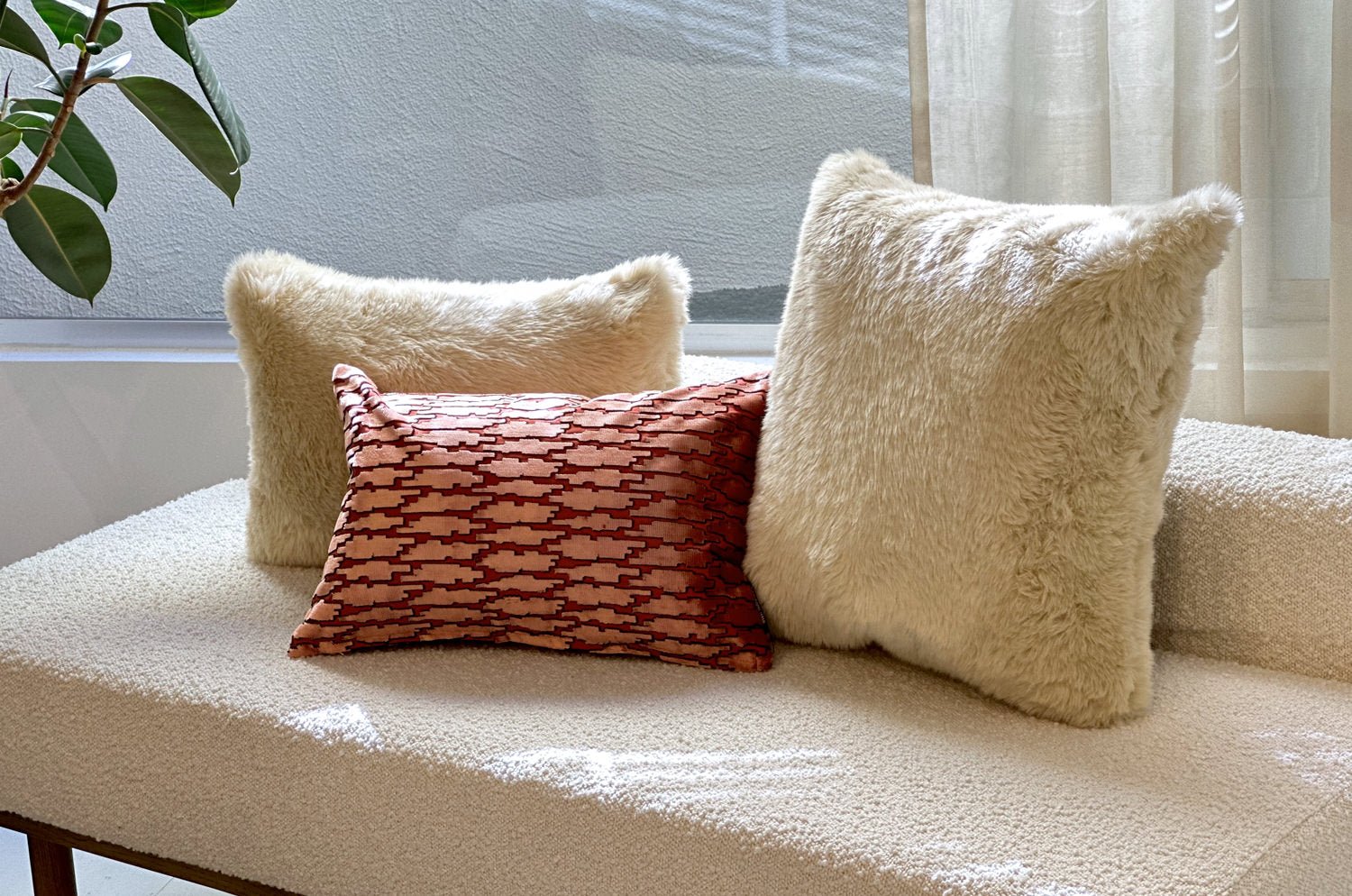 The Rex 至極の手触りエコファー レッキス クッション (ミルクティー ) 45×30cm 中材付 - HOUSE OF JAPAN Shop