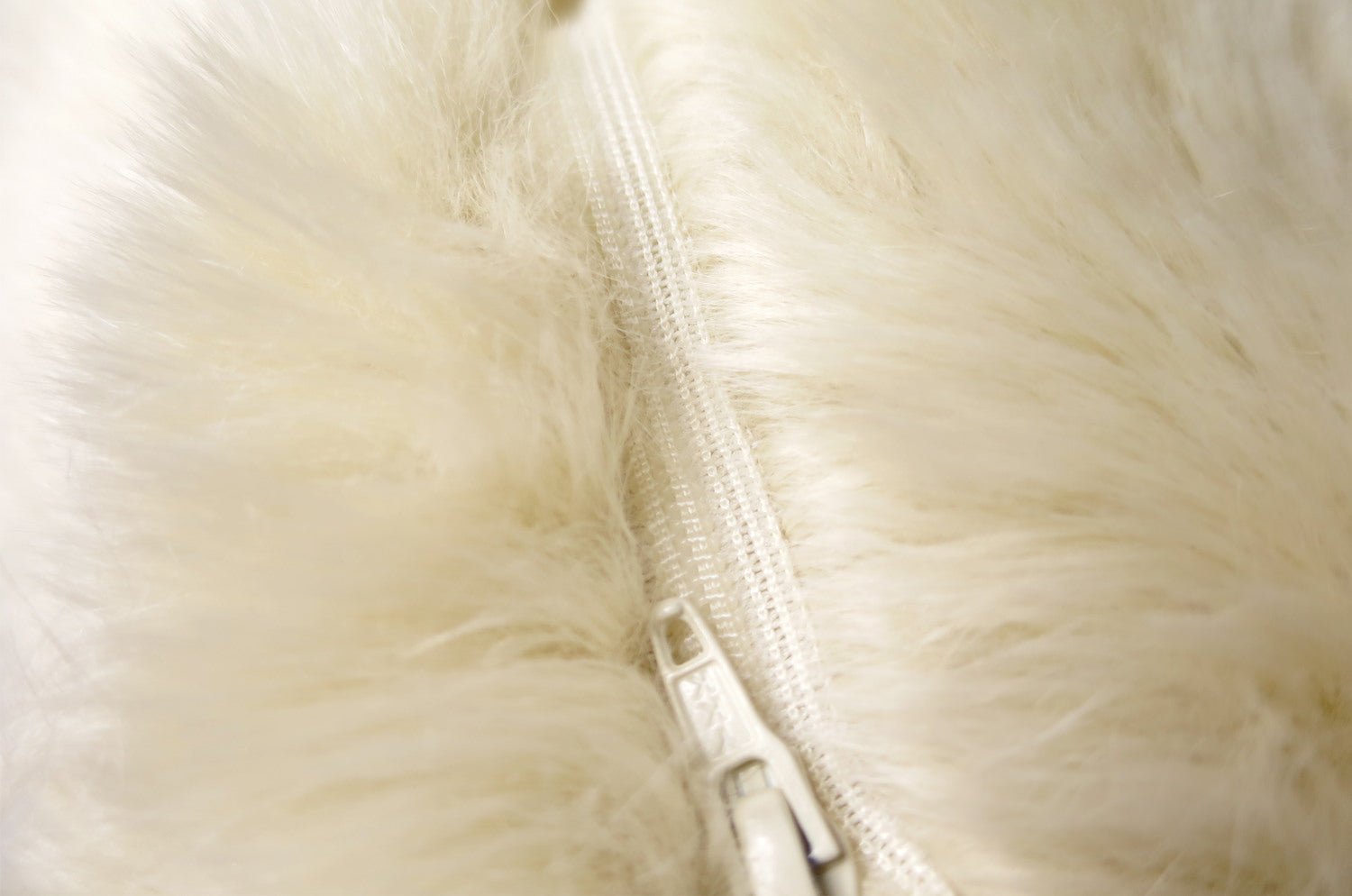 The Rex 至極の手触りエコファー横長クッション REXミルクティー 60×33cm 中材付 - HOUSE OF JAPAN Shop