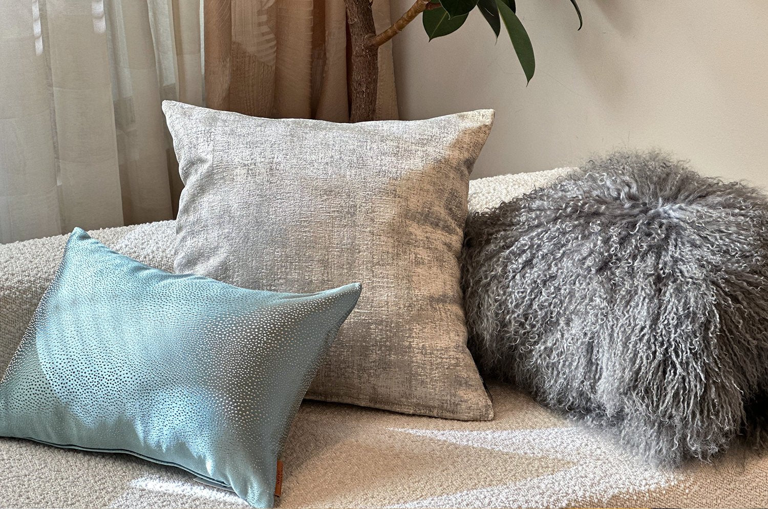 The RIVOLI - GHIACCIO アルマーニカーザ リボリ クッション(アクア) 45×30cm 中材付 - HOUSE OF JAPAN Shop