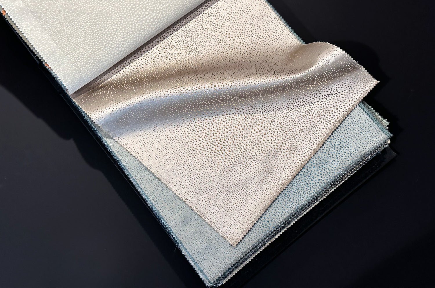 The RIVOLI - GHIACCIO アルマーニカーザ リボリ クッション(アクア) 45×30cm 中材付 - HOUSE OF JAPAN Shop