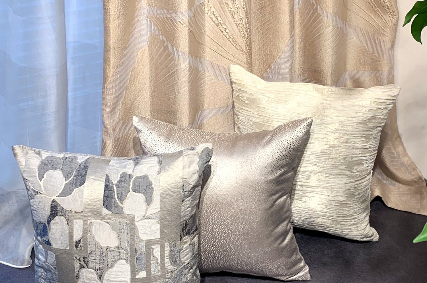 The RIVOLI - GHIACCIO アルマーニカーザ リボリ クッション(シャンパン) 45×45cm 中材付 - HOUSE OF JAPAN Shop