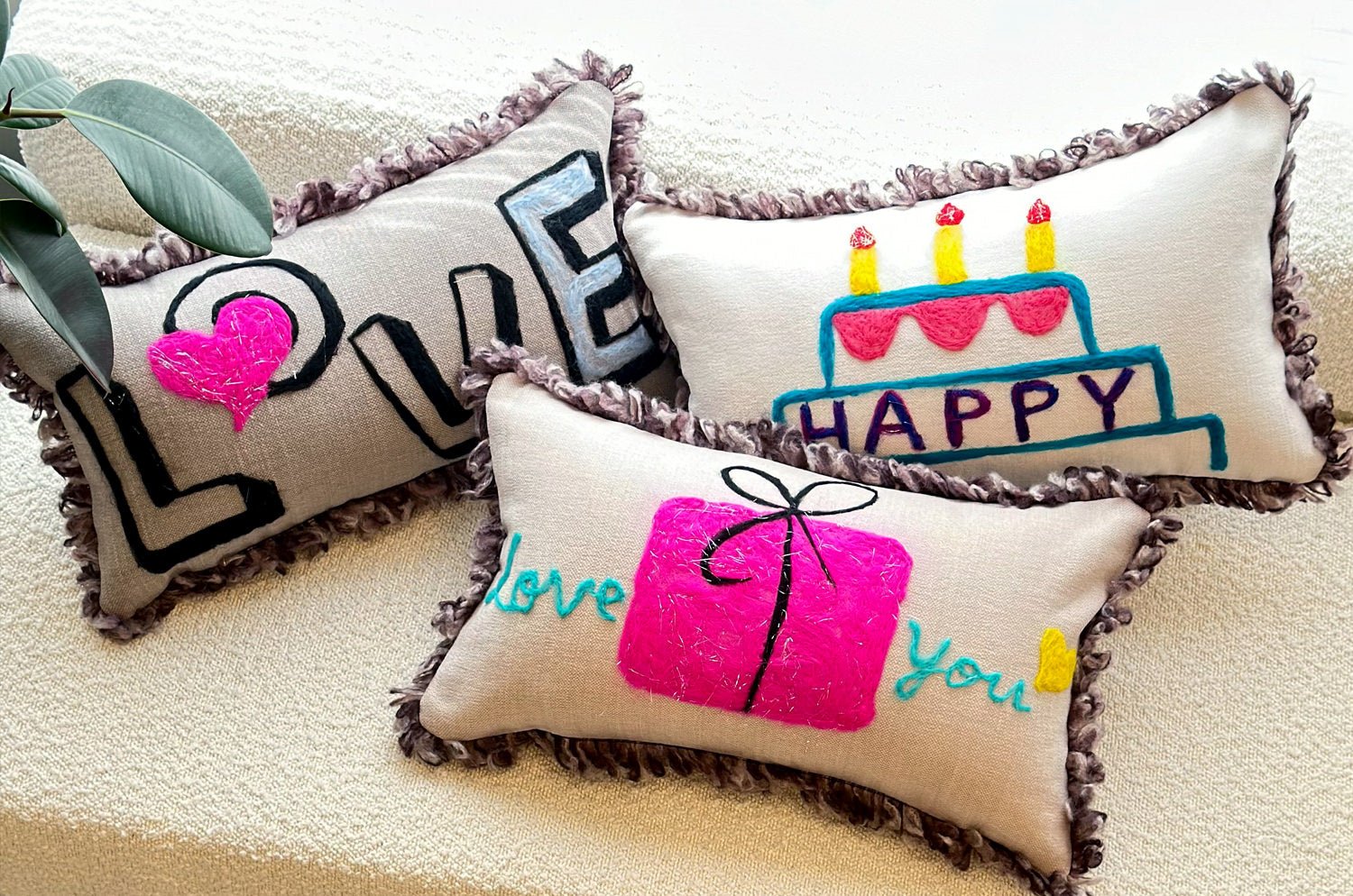 The ROMO 癒されレタードメッセージクッション(Happy CAKE) ハンドメイド 49(53)×29(33)cm 中材付 - HOUSE OF JAPAN Shop