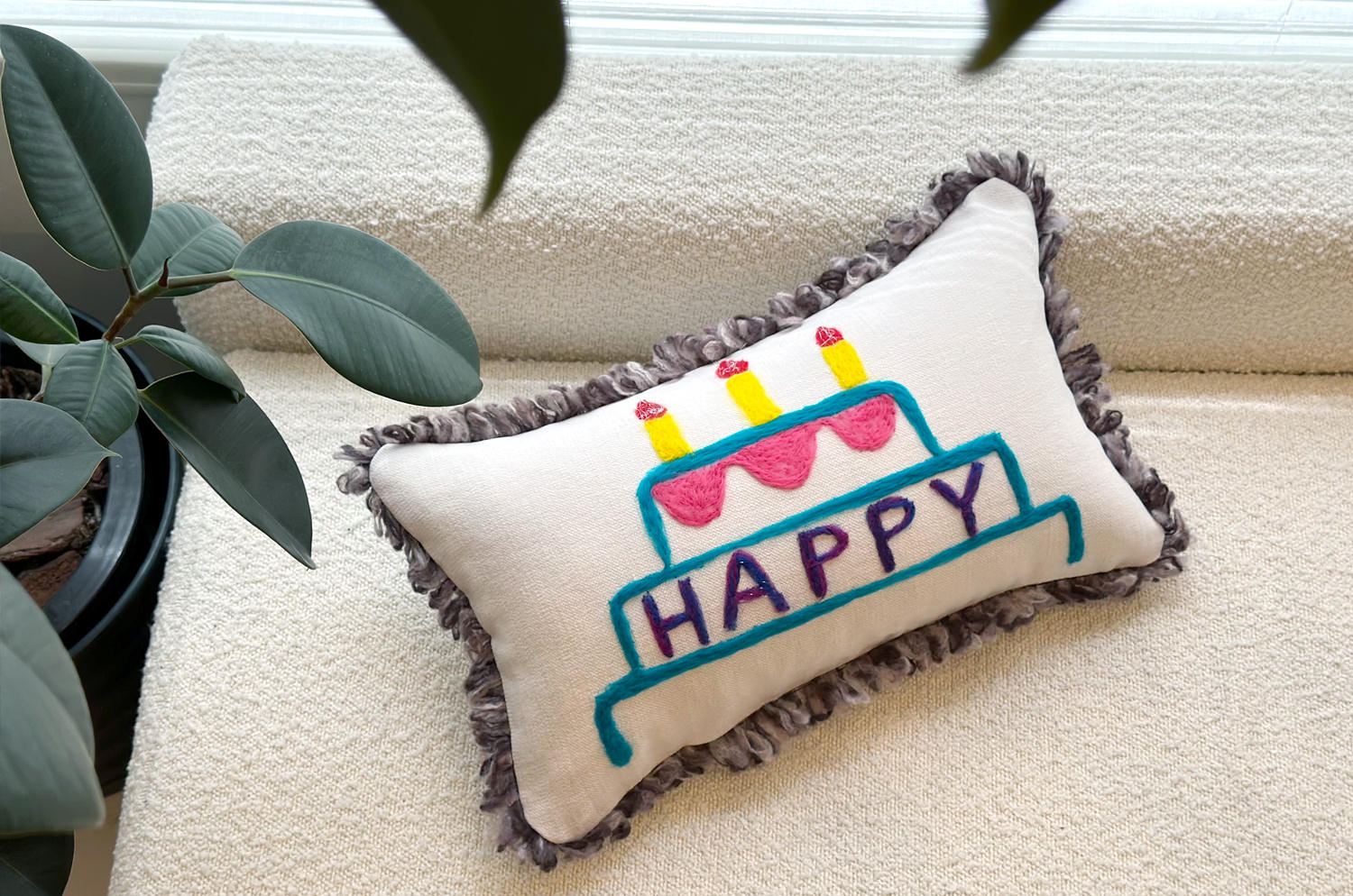 The ROMO 癒されレタードメッセージクッション(Happy CAKE) ハンドメイド 49(53)×29(33)cm 中材付 - HOUSE OF JAPAN Shop