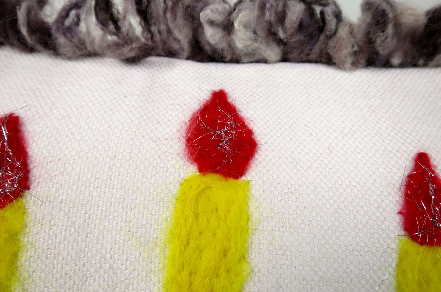 The ROMO 癒されレタードメッセージクッション(Happy CAKE) ハンドメイド 49(53)×29(33)cm 中材付 - HOUSE OF JAPAN Shop