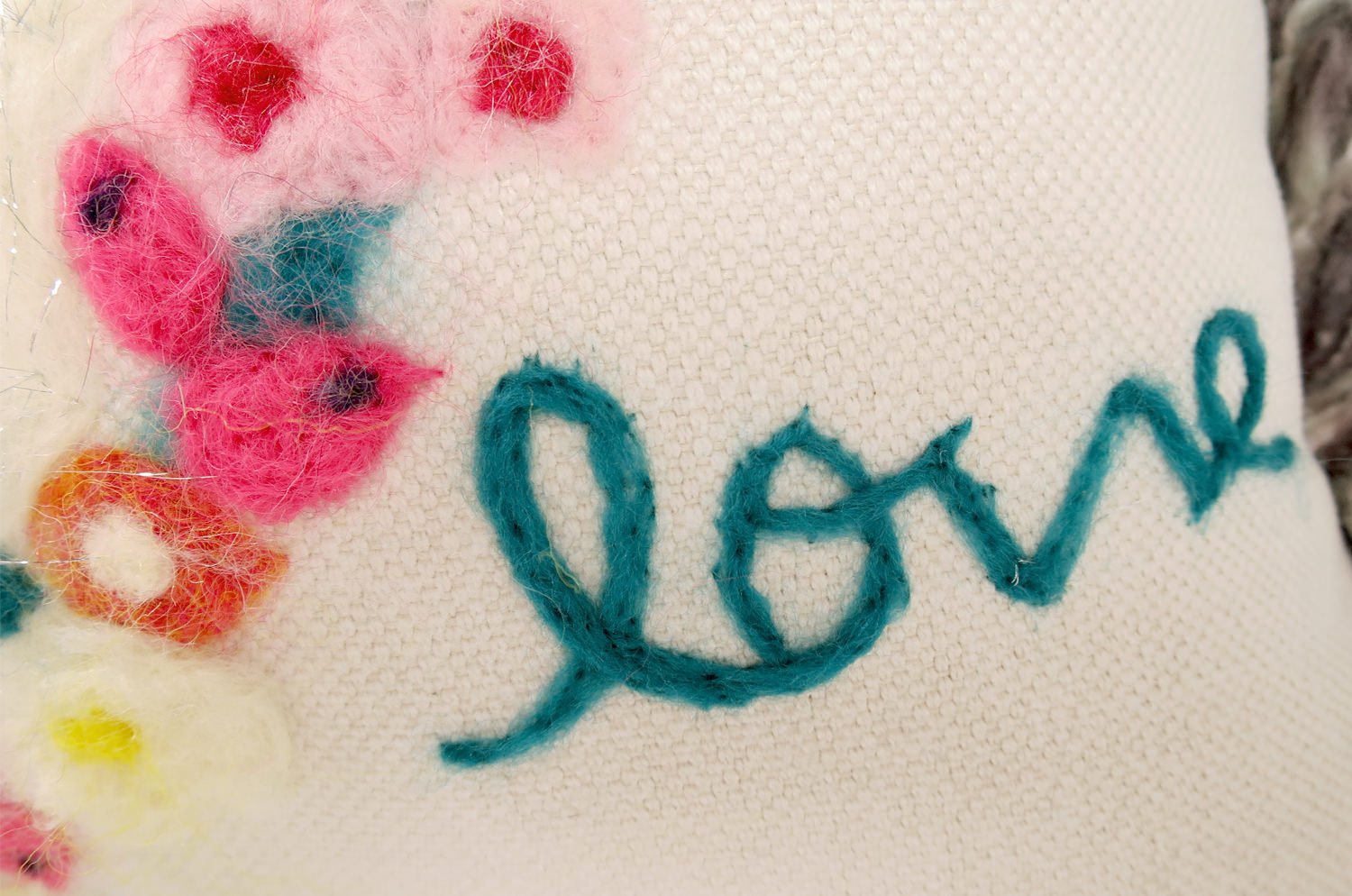 The ROMO 癒されレタードメッセージクッション(heartflower) ハンドメイド 38(44)×28(34)cm 中材付 - HOUSE OF JAPAN Shop