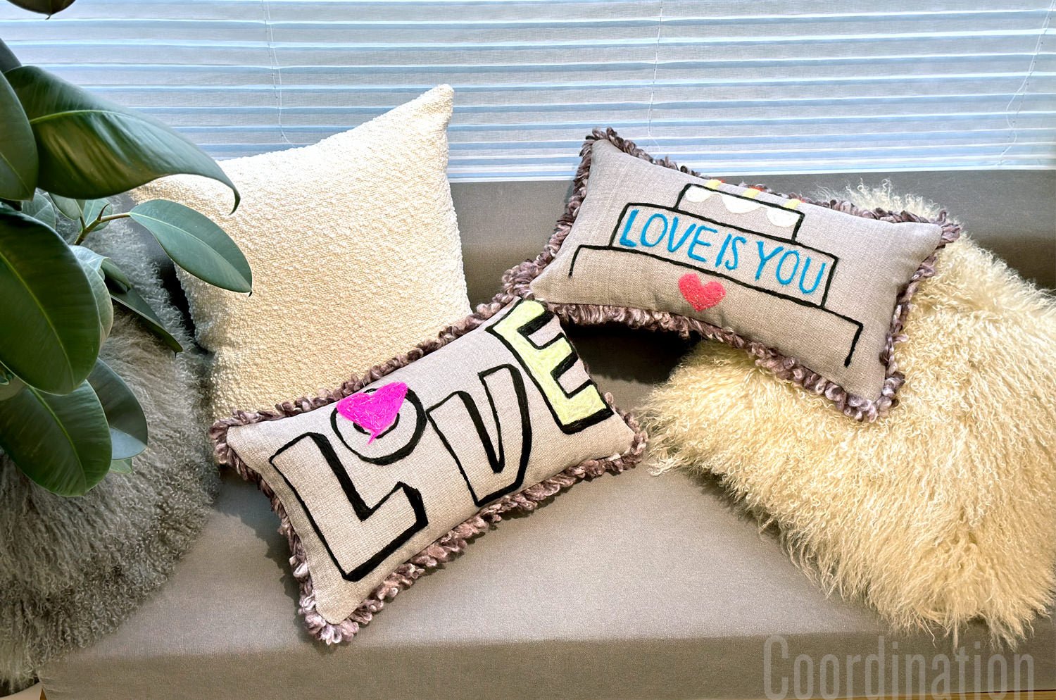 The ROMO 癒されレタードメッセージクッション(LOVE IS YOU) ハンドメイド 49(53)×29(33)cm 中材付 - HOUSE OF JAPAN Shop