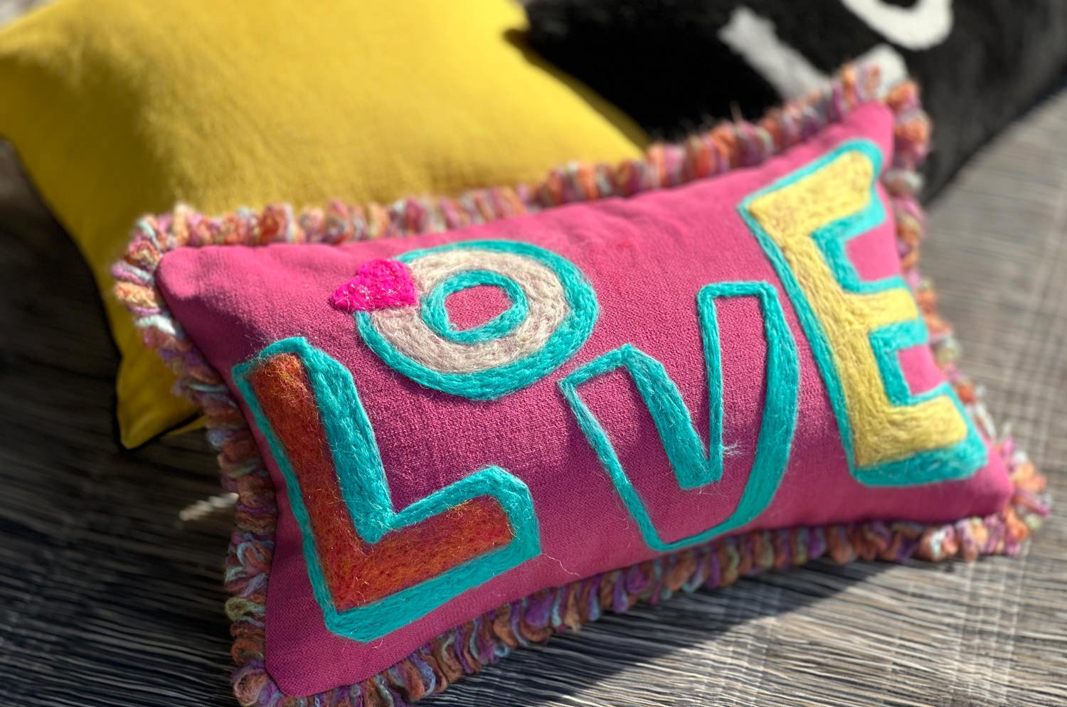 The ROMO 癒されレタードメッセージクッション(LOVE Skyblue) ハンドメイド 49(53)×29(33)cm 中材付 - HOUSE OF JAPAN Shop