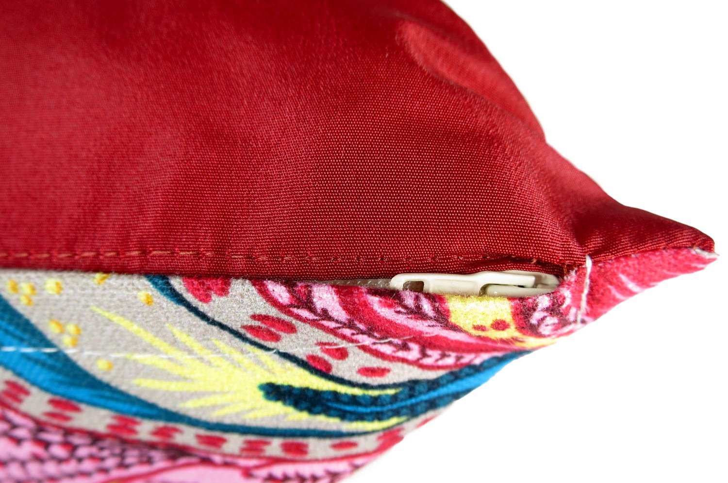 The ROMY ロミー オリエンタルフラワー クッションカバー (ホワイトレッド) 45×45cm - HOUSE OF JAPAN Shop