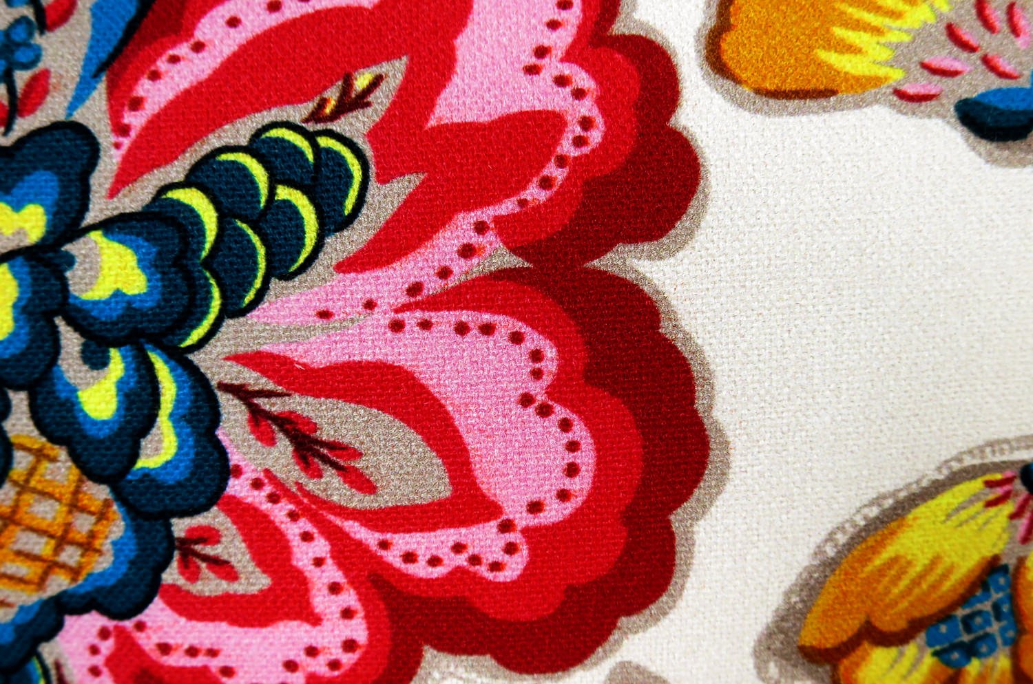 The ROMY ロミー オリエンタルフラワー クッションカバー (ホワイトレッド) 45×45cm - HOUSE OF JAPAN Shop