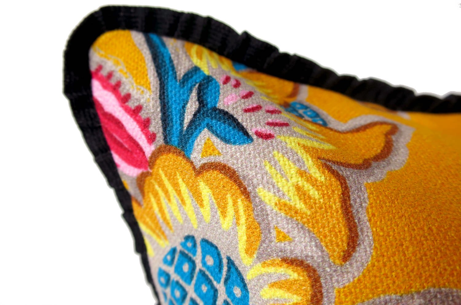 The ROMY ロミー オリエンタルフラワー 横長クッション (ゴールデンイエロー) 50×30cm 中材付 - HOUSE OF JAPAN Shop