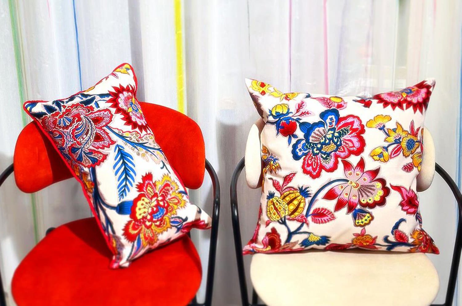 The ROMY ロミー オリエンタルフラワー クッションカバー (ホワイトレッド) 50×50cm - HOUSE OF JAPAN Shop