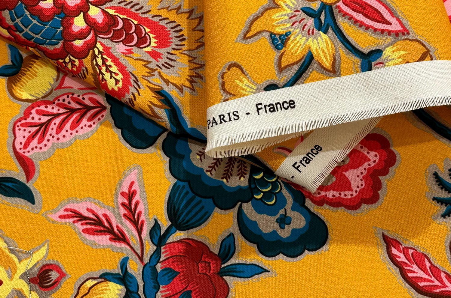 The ROMY ロミー オリエンタルフラワー クッションカバー (ゴールデンイエロー) 50×50cm - HOUSE OF JAPAN Shop