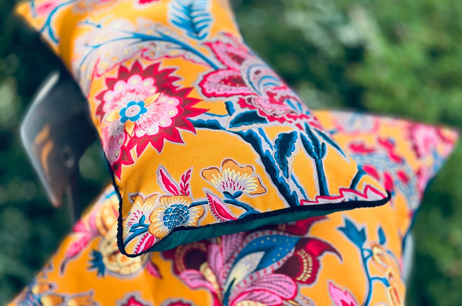 The ROMY ロミー オリエンタルフラワー クッションカバー (ゴールデンイエロー) 50×50cm - HOUSE OF JAPAN Shop