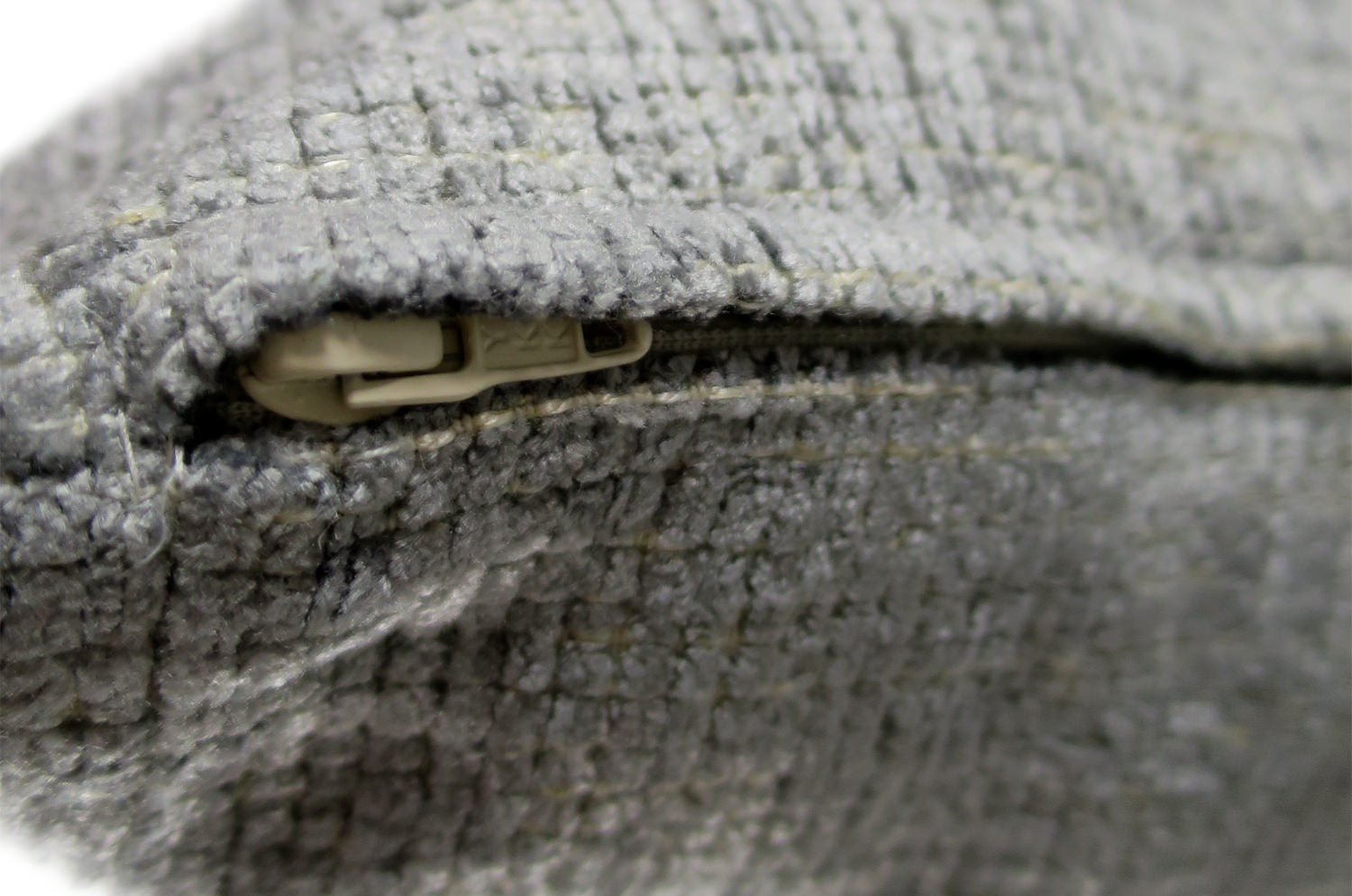 The ROUEN アルマーニカーザ ルーアン ジャカードベルベットクッションカバー(シルバー) 45×45cm - HOUSE OF JAPAN Shop