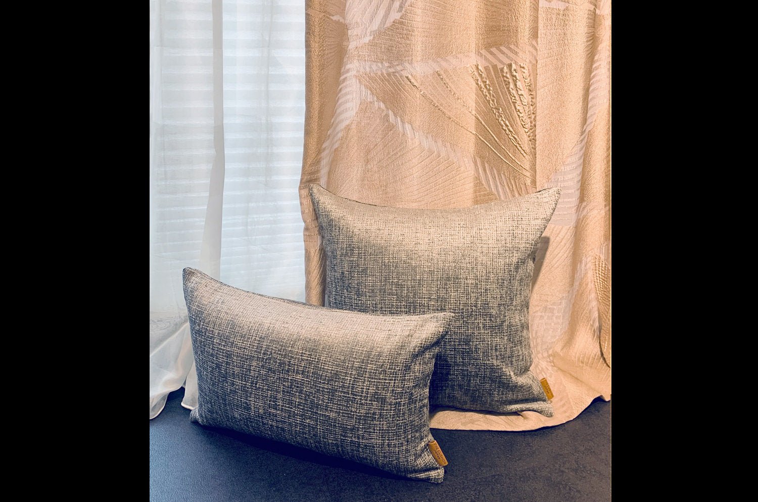 The ROUEN アルマーニカーザ ルーアン ジャカードベルベットクッションカバー(シルバー) 45×45cm - HOUSE OF JAPAN Shop