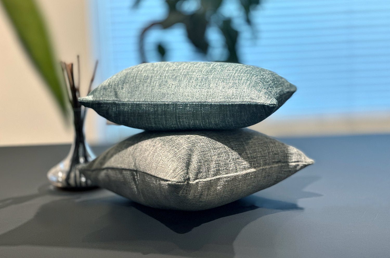 The ROUEN アルマーニカーザ ルーアン ジャカードベルベットクッションカバー(シルバー) 45×45cm - HOUSE OF JAPAN Shop