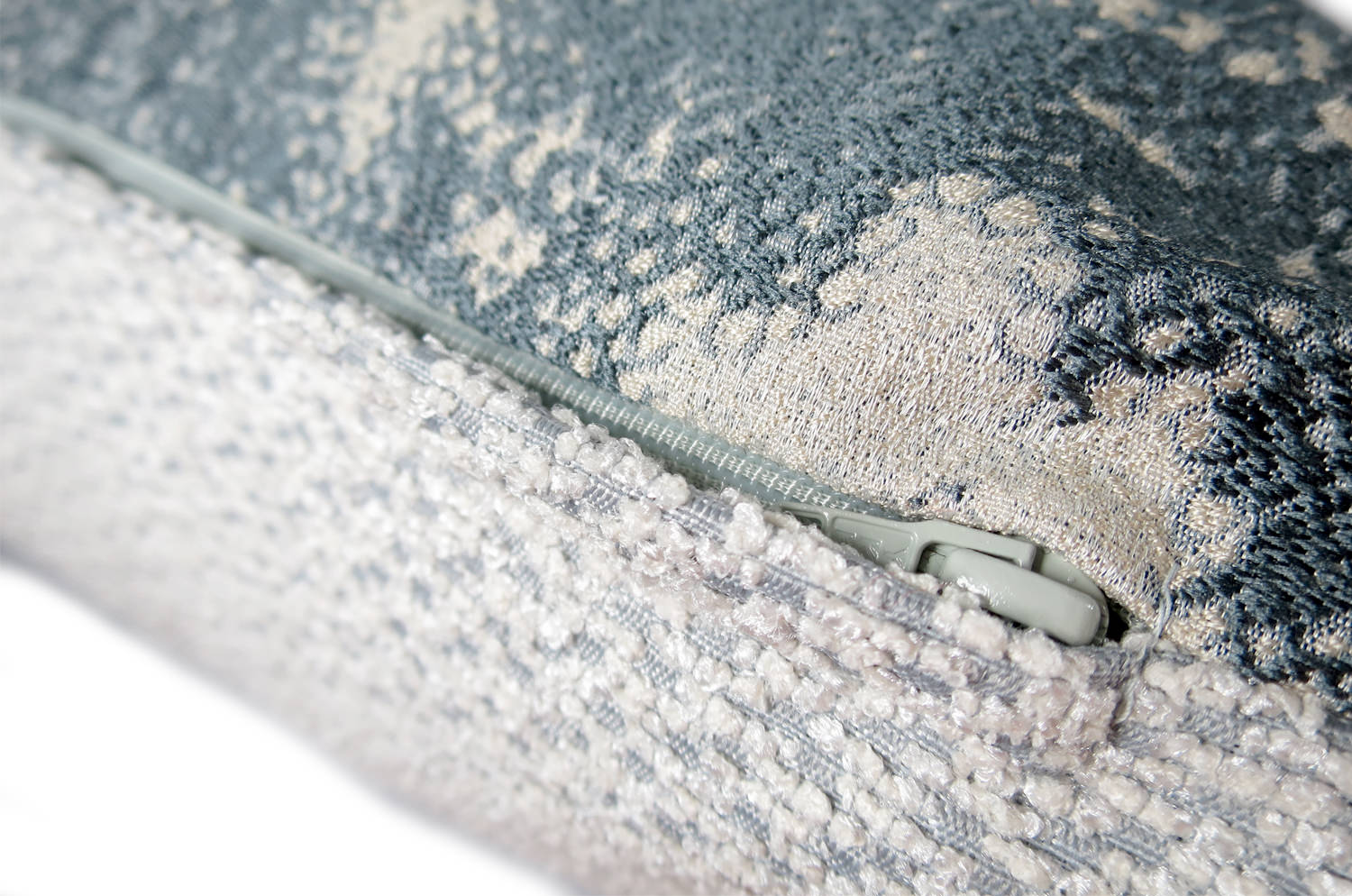 The RUBELLI/FIAMMETTA ダマスクASH 大きめクッション イタリア製ファブリック 64×50cm 中材付 - HOUSE OF JAPAN Shop