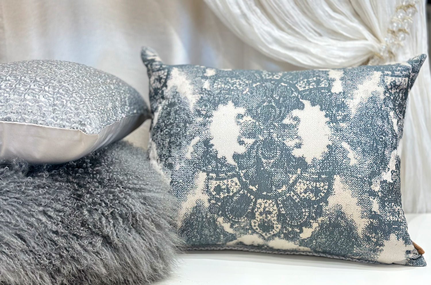 The RUBELLI/FIAMMETTA ダマスクASH 大きめクッション イタリア製ファブリック 64×50cm 中材付 - HOUSE OF JAPAN Shop