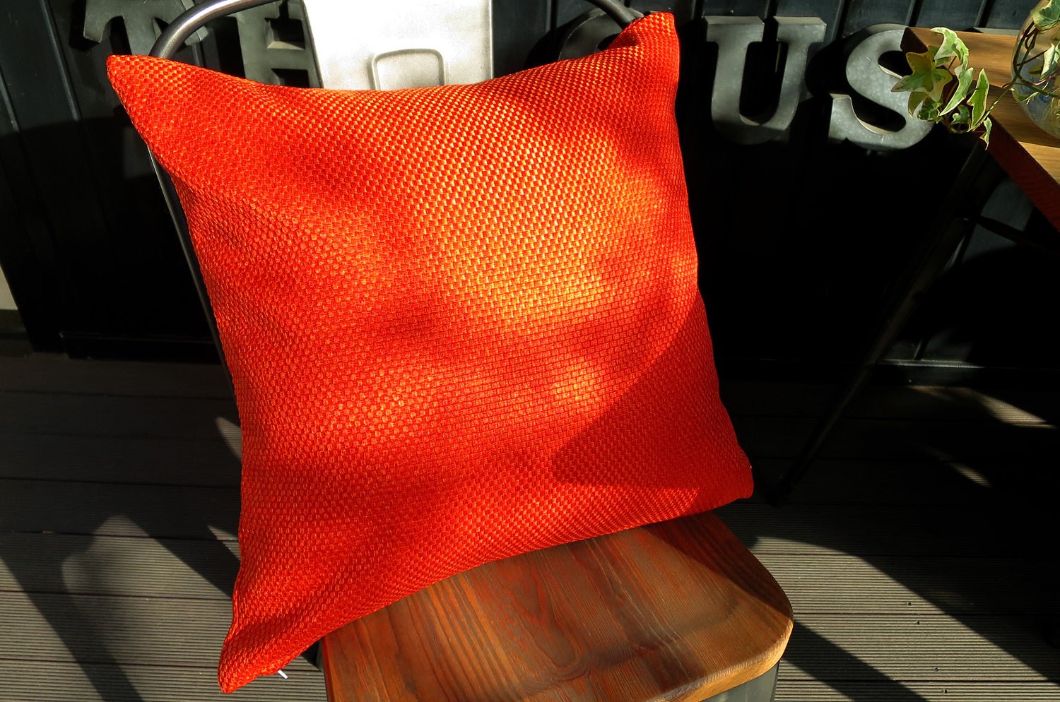 The Scarlet Red スカーレットレッドクッションカバー 50×50cm - HOUSE OF JAPAN Shop