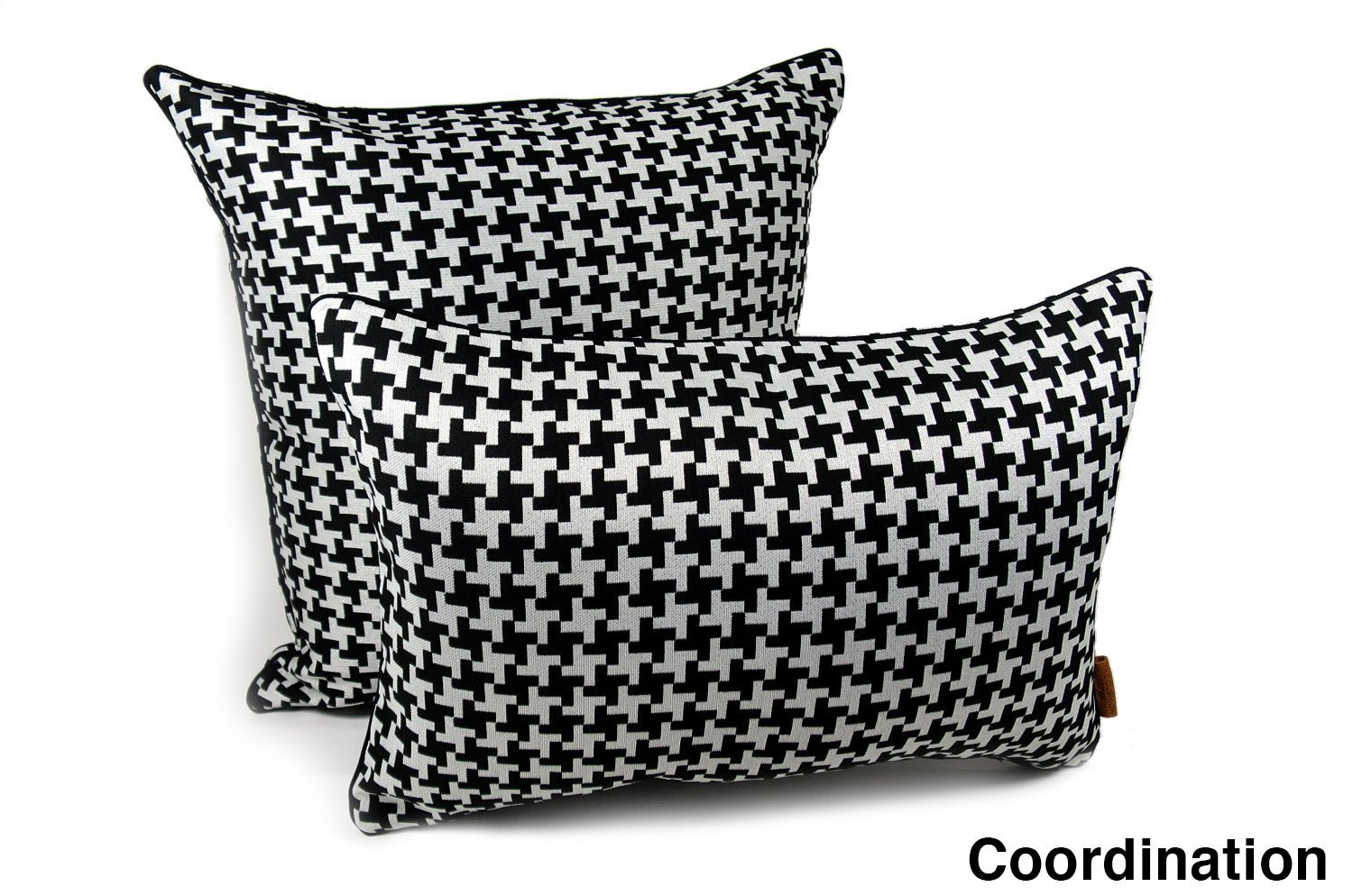 The Seamless Pattern シームレス千鳥格子柄 クッション パイピング付 ブラック ラメシルバー 45×30cm 中材付 - HOUSE OF JAPAN Shop