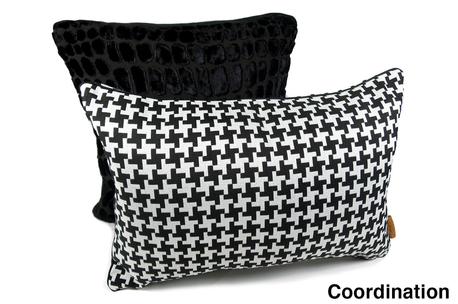 The Seamless Pattern シームレス千鳥格子柄 クッション パイピング付 ブラック ラメシルバー 45×30cm 中材付 - HOUSE OF JAPAN Shop