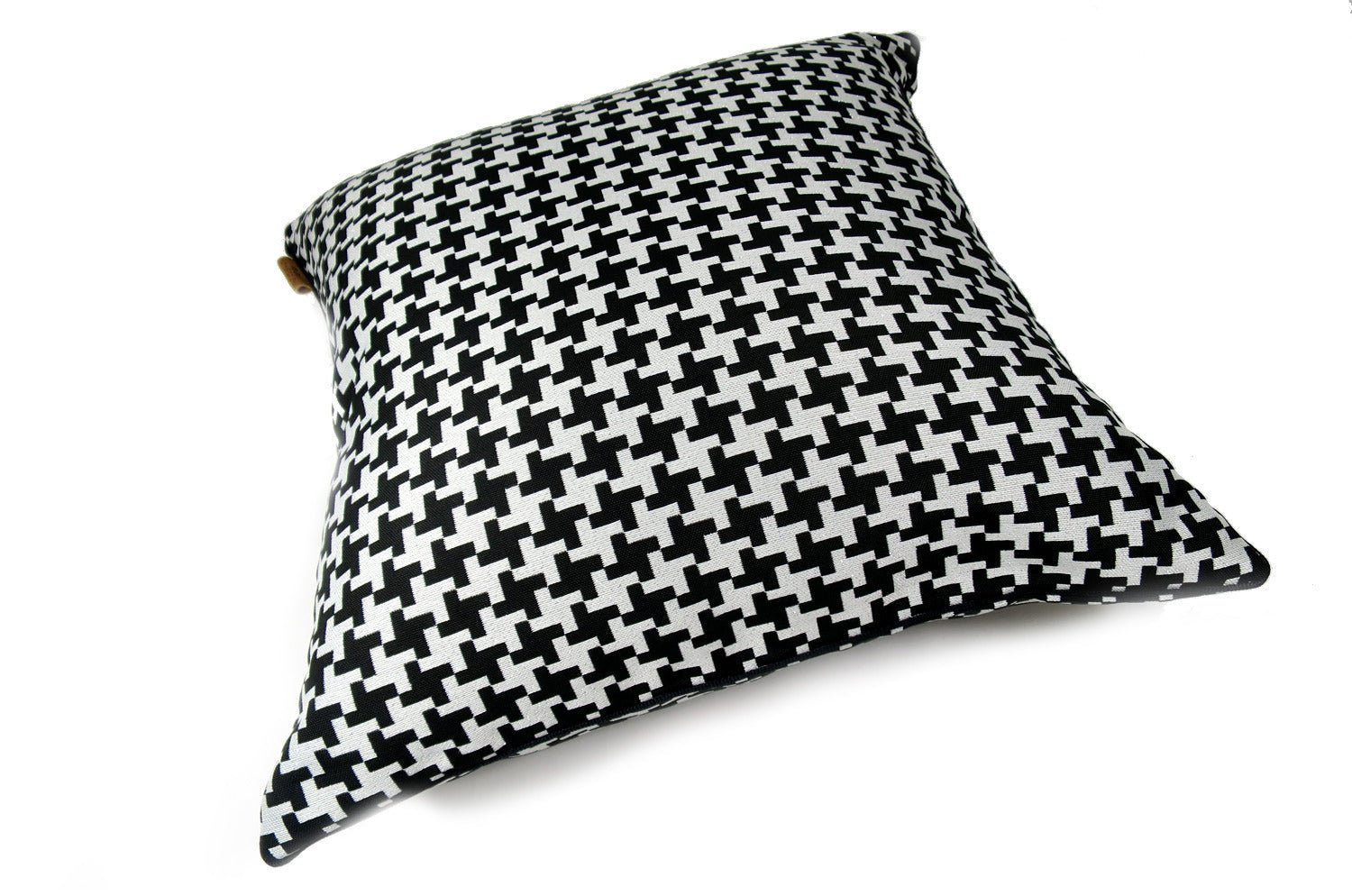 The Seamless Pattern シームレス千鳥格子柄 クッションカバーパイピング付 ブラック ラメシルバー 45×45cm - HOUSE OF JAPAN Shop