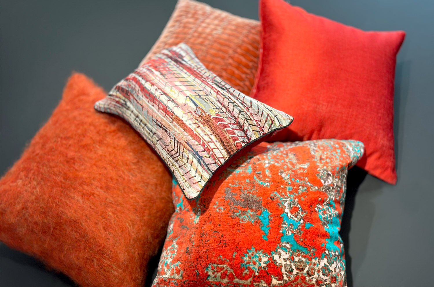 The Shade Carpet レッドベルベットクッションカバー 50×50cm - HOUSE OF JAPAN Shop