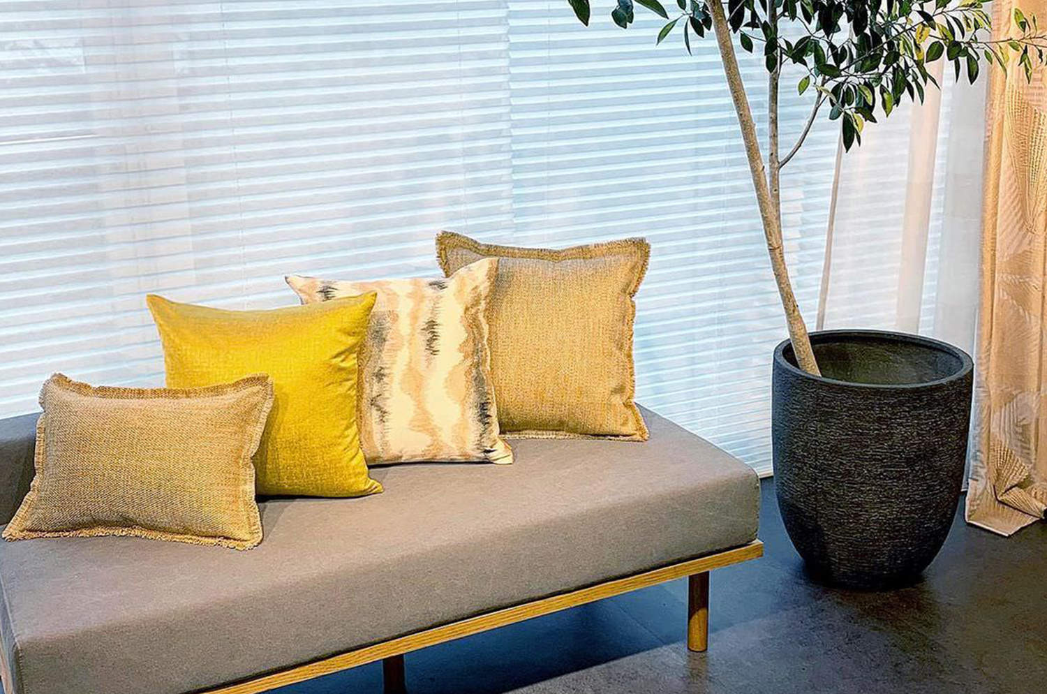 The Shaggy シャギーフリンジクッション ストローカラーミックス 45(48)×30(33)cm 中材付 - HOUSE OF JAPAN Shop