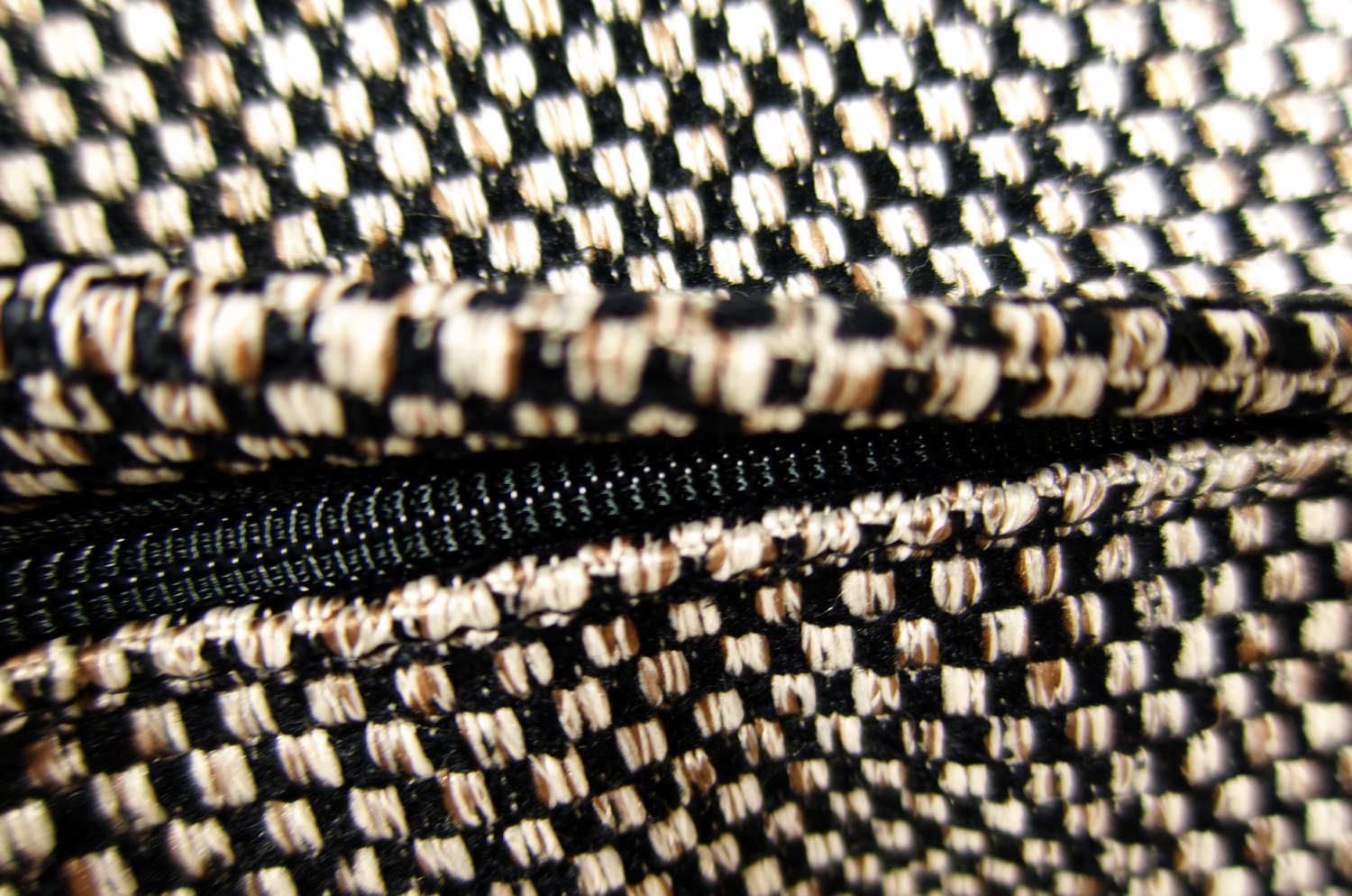 The Shaggy シャギーフリンジクッションカバー ブラックミックス 45(48)×45(48)cm - HOUSE OF JAPAN Shop