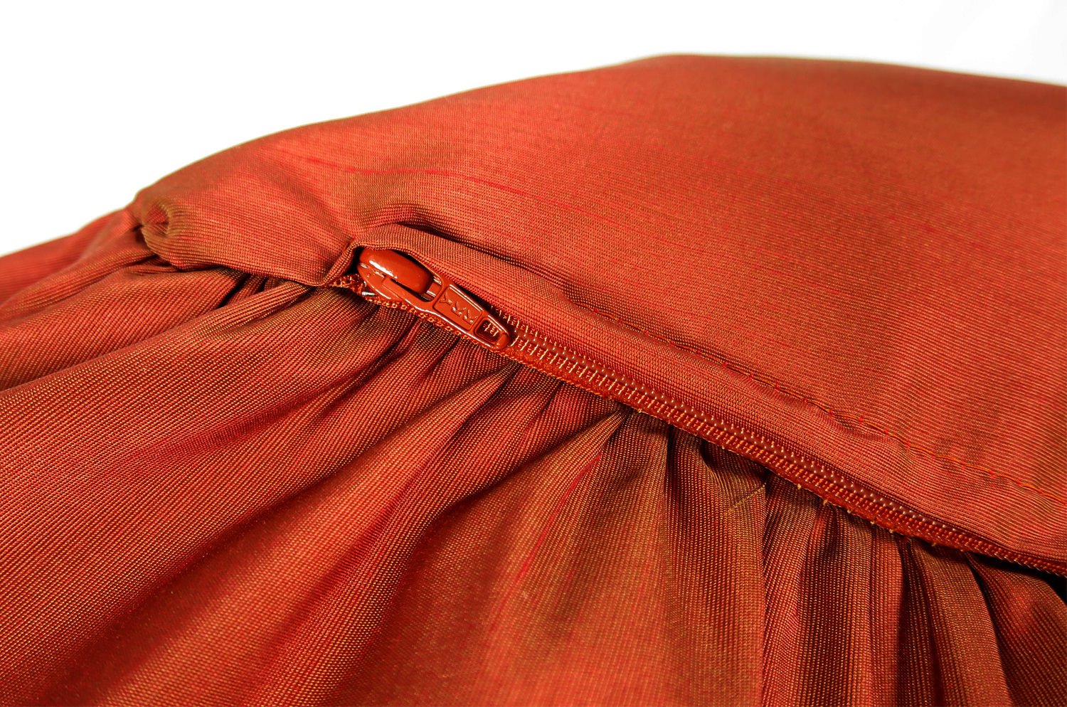 The Shantung Brick Ruffle シャンタンパフフリルクッションカバー ブリック色 45×45cm(61cm) - HOUSE OF JAPAN Shop